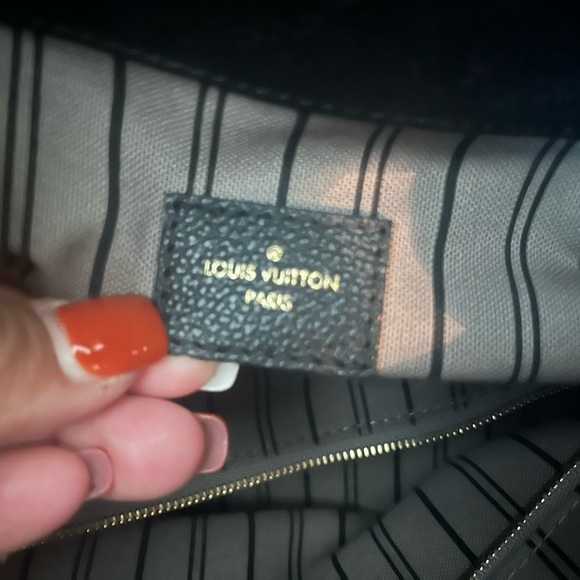 Pristine condition all black authentic Louis Vuitton leather Artsy - Picture 9 of 13